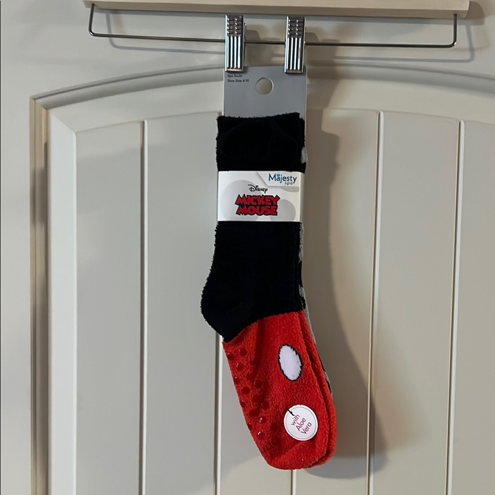 NWT Disney Majesty Spa Socks with Aloe Vera